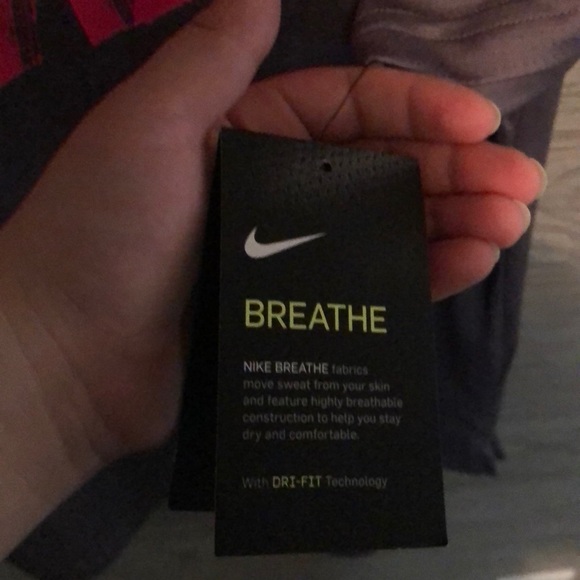 Girls Nike shirt - Picture 3 of 4